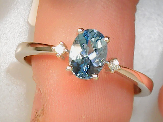 10ktwhite blue topaz ring