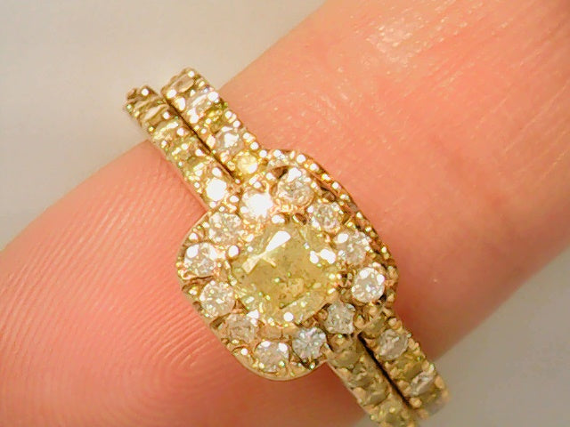 ladies 14kty diamond ring with