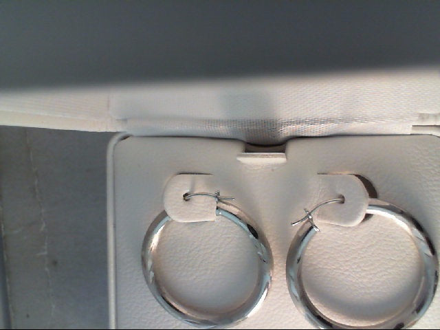14kt 3 x 25 diamond cut #3 whi