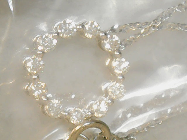 14ktwhite diamond circle penda