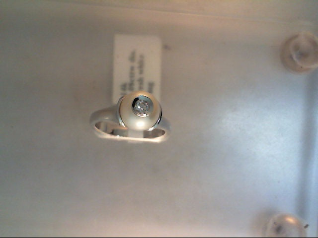 pearl diamond ring .08 14ktwhi
