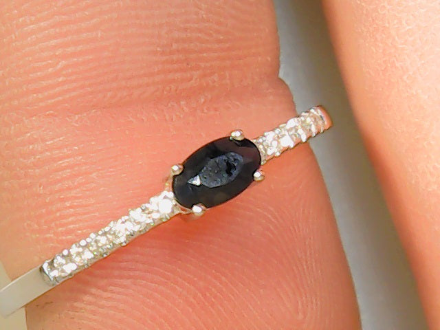 10kthwhite sapphire ring