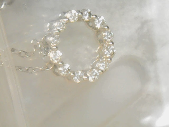 14ktwhite diamond circle penda